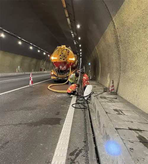 神木隧道排水渠清淤